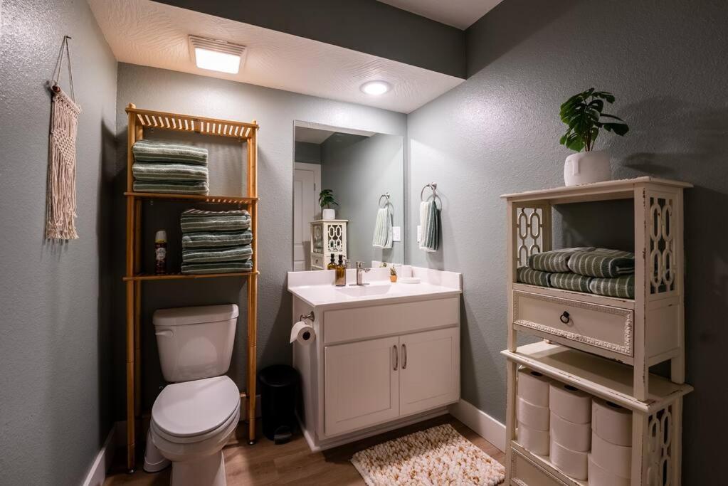 Pet Friendly Boho Condo With Pool--Fitness Center--Next To The Branson Landing--Close To Convention Center And Kanakuk Екстер'єр фото