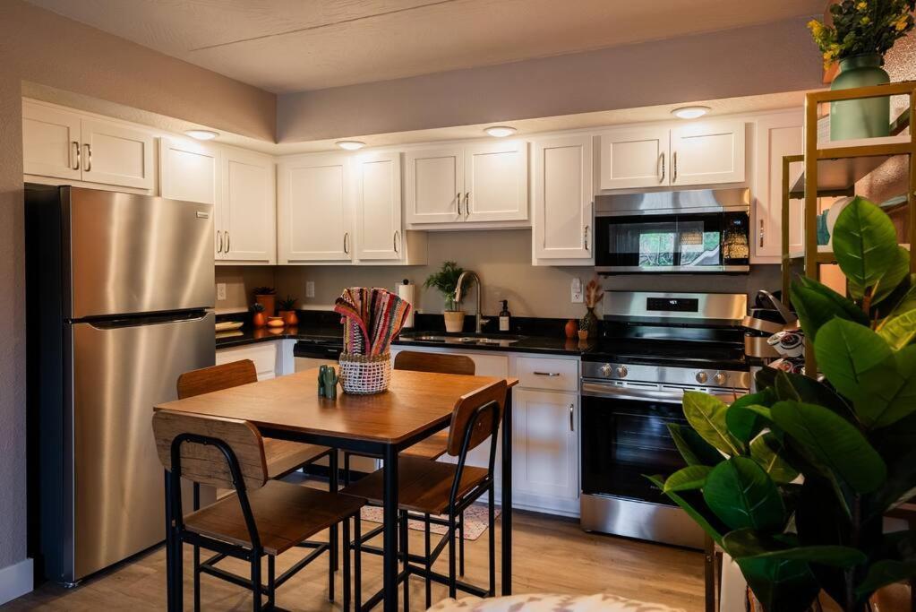 Pet Friendly Boho Condo With Pool--Fitness Center--Next To The Branson Landing--Close To Convention Center And Kanakuk Екстер'єр фото