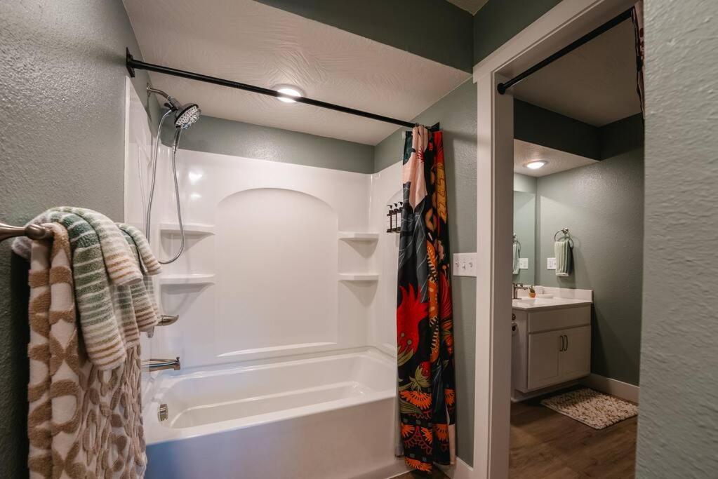 Pet Friendly Boho Condo With Pool--Fitness Center--Next To The Branson Landing--Close To Convention Center And Kanakuk Екстер'єр фото