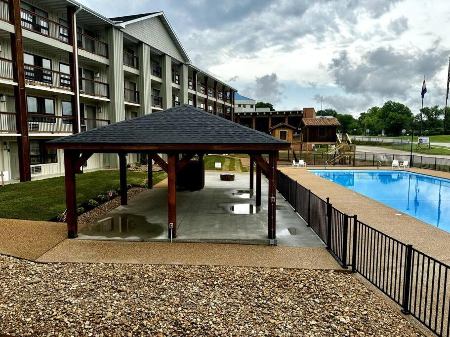 Pet Friendly Boho Condo With Pool--Fitness Center--Next To The Branson Landing--Close To Convention Center And Kanakuk Екстер'єр фото